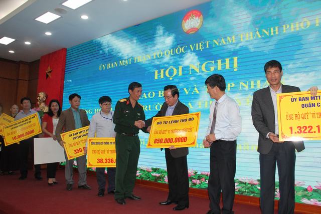 Ủy ban MTTQ Việt Nam TP tiếp nhận ủng hộ quỹ Vì trường sa thân yêu từ các đơn vị​